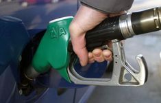 Czy warto tankować droższe paliwo? [poradnik]