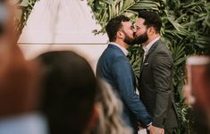 Fotograf nie chce robić zdjęć na ślubach jednopłciowych. Grozi mu wysoka kara w USA