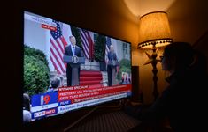 Pan Tadeusz ma problem z telewizorem OLED. "To ile według Sony mogę oglądać TVP Info?"