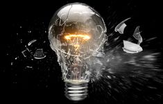 Technologiczne mity. Ile prób przeprowadził Edison przed wynalezieniem żarówki?