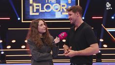 Mikołaj Roznerski o nowej "roli" w stacji TVN jako prowadzący "The Floor" i pierwszej pracy w życiu. Tyle zarabiał w teatrze