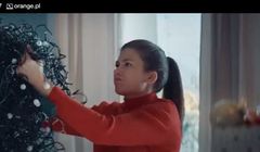 Gorączka świątecznych przygotowań i gwiazdkowe prezenty w bożonarodzeniowej kampanii Orange (wideo)