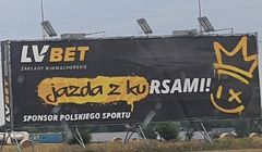 Bukmacher na billboardzie nawiązuje do hasła kiboli. Surowa ocena KER