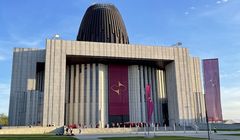 Apple TV+ kręci serial w Wilanowie. Filmowcy w Świątyni Opatrzności Bożej