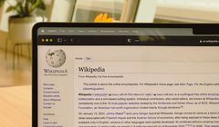 Wikipedia traci użytkowników. Winne AI i social media