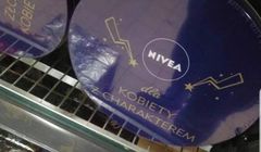 Nivea: opakowania z błyskawicami bez implikacji politycznych, powstały przed protestami kobiet