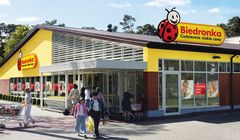 Kolejnych 800 automatów do odbioru przesyłek w sklepach Biedronka