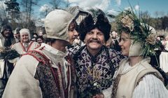 Bartłomiej Topa i Katarzyna Herman w serialu Netfliksa "1670". Jest zwiastun i data premiery