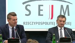 Dziennikarze zażenowani konferencją marszałka Sejmu ws. lotów z rodziną, krytykują także dyrektora CIS