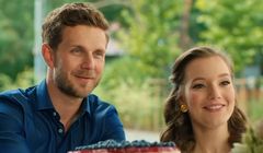 Sanah i Antoni Królikowski witają sąsiadów w reklamie SmartDomu (wideo)