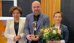 „Sygnały dnia” radiowej Jedynki świętują 50-lecie, życzenia i złoty mikrofon od minister rodziny