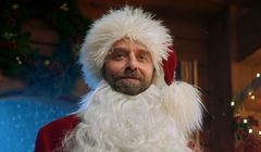 Wojciech Mecwaldowski jako Święty Mikołaj reklamuje promocję Plusa (wideo)