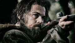 Leonardo DiCaprio walczy z niedźwiedziem w filmie "Zjawa" (wideo)