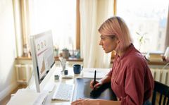 Aktualny WIBOR® 6M {{year}} i prognozy długoterminowe