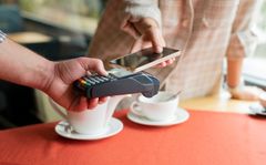 Samsung Pay – nowy portfel w Twoim smartfonie. Sprawdź, jak działa!