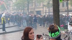 Starcie pseudokibiców przed meczem Ligi Europy. W ruch poszły krzesełka i race