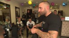 Fryzjer strzyże bez przerwy. Chce pobić rekord, żeby pomóc koledze