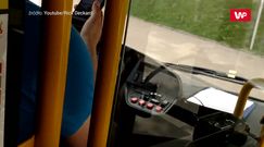 Kierowca z nosem w telefonie. Pasażer wrzucił wideo do sieci