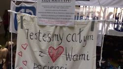 Są lekarzami, a muszą dorabiać w kawiarniach. Stażyści dołączają do rezydentów