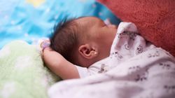 Przekłuwanie uszu niemowlętom. Czy rzeczywiście wpływa na ich zdrowie?