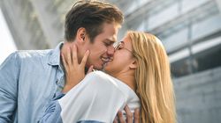 Ostrożnie z całowaniem. Niewinna przyjemność może powodować próchnicę