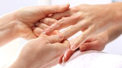 Palec trzaskający - przyczyny, objawy i leczenie