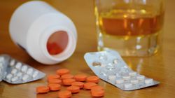 Nigdy nie łącz tych leków z alkoholem. Chodzi nie tylko o środki na receptę
