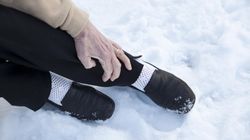 Upadłeś na lodzie? Od razu zdejmij zegarek i but, a w tym wypadku wzywaj karetkę