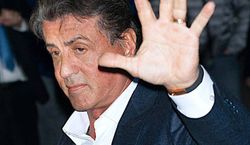 Karykaturalny Sylvester Stallone odwiedził Donalda Trampa w Białym Domu! Co się stało z jego twarzą?