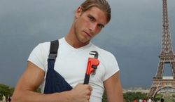 Jako polski hydraulik łamach serca kobiet w całej Europie. Dzisiaj jest nie do poznania