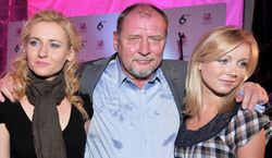 Córka Andrzeja Grabowskiego wyjawiła, jakim ojcem jest aktor: „Niedostępny, humorzasty, ponury…”. Kasia wymieniła długą listę przykrych cech