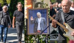 Największe legendy polskiego rocka tłumnie zjechały na pogrzeb Piotra Szkudelskiego. Na cmentarzu rozbrzmiały gitary jego przyjaciół z Perfectu