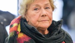 85-letnia Teresa Lipowska wyjechała odpocząć, a spotkały ją przykrości. Wszystko opisała: „Jestem przytrzymywana, wręcz obmacywana”