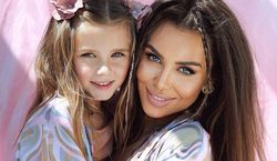 Natalia Siwiec z córką w bliźniaczych bikini. Mia pozuje jak rasowa modelka. Jaka ona już duża!