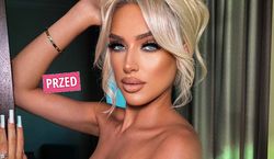 Caroline Derpieński zaszalała z fryzurą. Hollywood w czystej postaci… a potem? Relacja z tego, jak się podciera