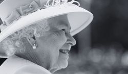 Królowa Elżbieta II już w dzieciństwie nie miała łatwo. „Mówiono jej, że nie wolno płakać”