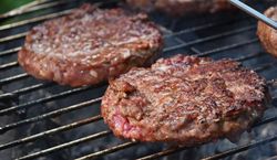 Jak zrobić idealne mięso do burgera? Cytryna to pierwsze z zaskoczeń