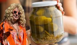 Magda Gessler dodaje do ogórków kiszonych nietypowy składnik. Wychodzą twarde i się nie psują