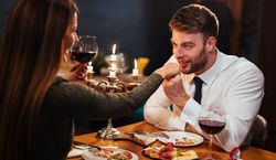 Romantyczna kolacja w domu – jak zaprojektować idealne menu?