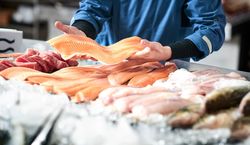 Niedoceniane ryby. Są tańsze i zdrowsze od łososia, a mało kto zwraca na nie uwagę