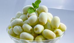 Mrożone winogrona – przepis na letnią, zdrową przekąskę. O czym pamiętać?