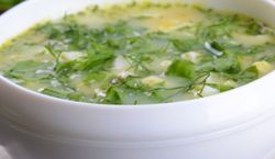To najdziwniejsza zupa lata. Weź szklankę bulionu i zalej popularne warzywo