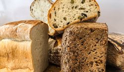 Przechowuj chleb w ten sposób podczas upałów. Dzięki temu nie spleśnieje
