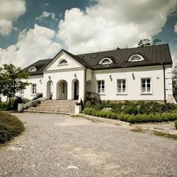 Dwór na Wichrowym Wzgórzu Klimontów