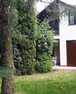 Samodzielny dom z ogrodzoną działką nad jeziorem Ługowskim