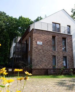 Apartament IKAR z własnym ogródkiem, blisko plaży Rewal