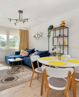 Obrońców Wybrzeża 10C | Jasny Apartament | Biurko
