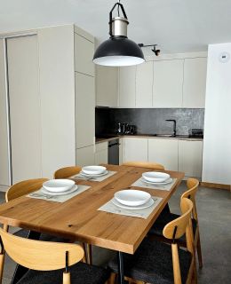 Coastline Residence - Designer Seaside Apartment with Pool, 2-Minute Walk to the Beach