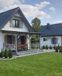BIAŁE DOMKI