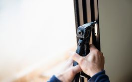 Montaż ościeżnicy stałej